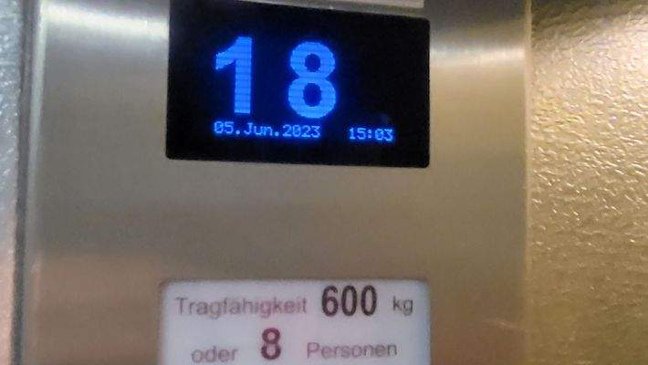 Schwimmbad im 18. OG