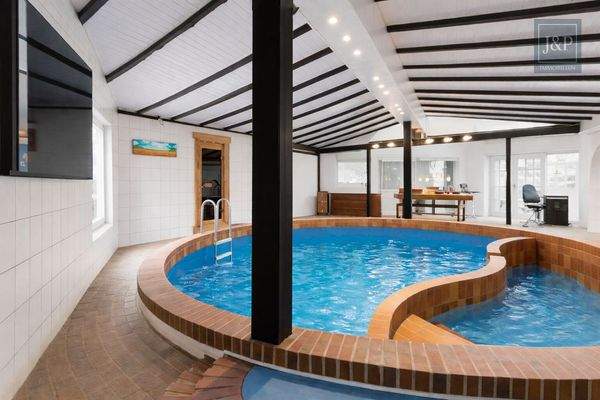 Pool Indoor