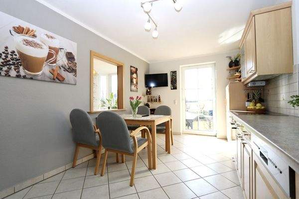 mit Platz für eine Sitzecke