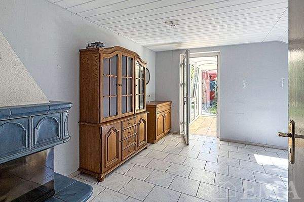 Kaminzimmer mit Zugang zum Wintergarten