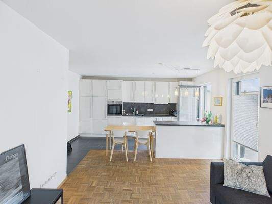 CAM01223G0-PR0169-STILL003