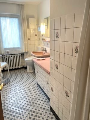 VH 1, 1. OG: Tageslicht-Bad