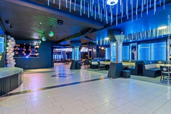 Bar / Club / Diskothek im Untergeschoss.
