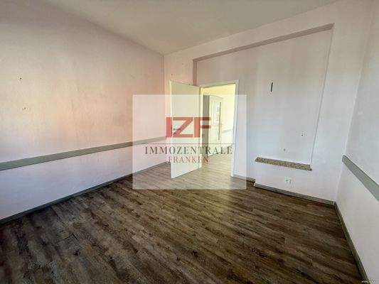 Büro Straßenseite #1. 