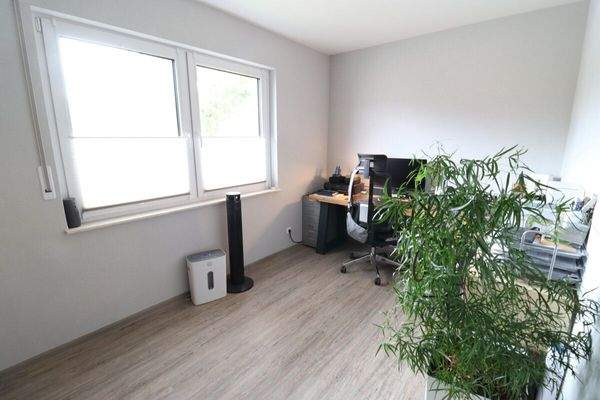 Büro-Kinderzimmer EG