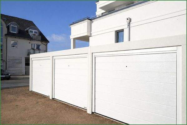 Zugeteilt sind 1 Garage u. 1 Stellplatz