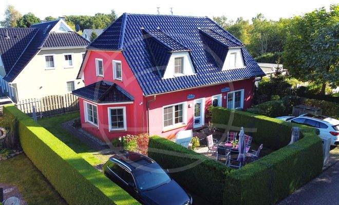 Hausansicht mit Terrasse.jpg