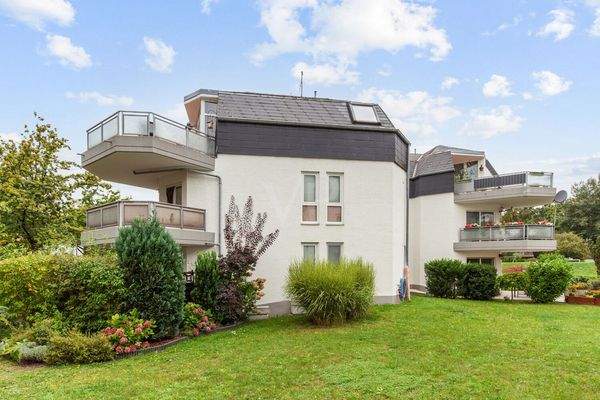 Gebäude - Garten links