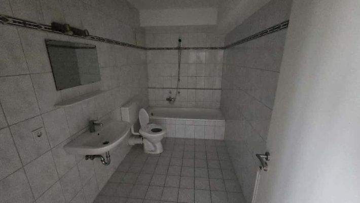  Badezimmer mit Wanne