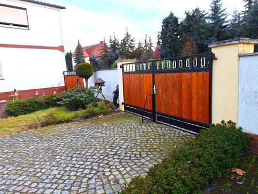 17 Toreinfahrt Straße.jpg