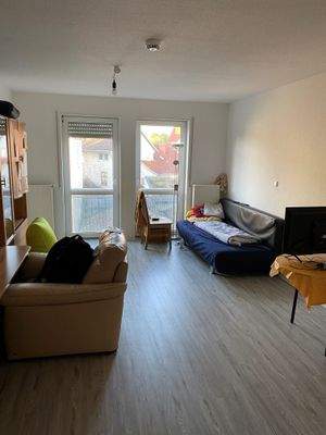 Wohnzimmer mit Blick zum Fenster.jpg