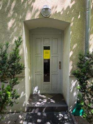 Eingangstür Seitenflügel