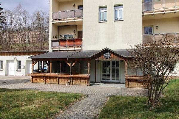 2_Außenansicht_Sitzbereich außen