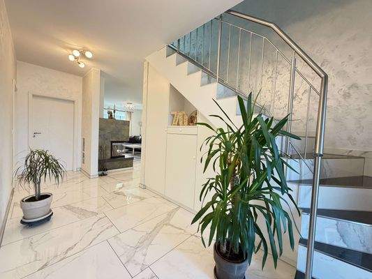 Treppe mit Edelstahlgeländer