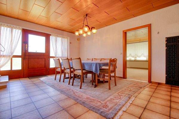 Eingangsbereich und Esszimmer