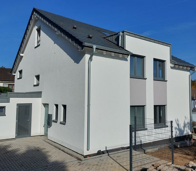 3-Zimmer-Wohnung mit energieeffizienter Luft-Wasser-Wärmepumpe sowie Terrasse und Garten in Hennef