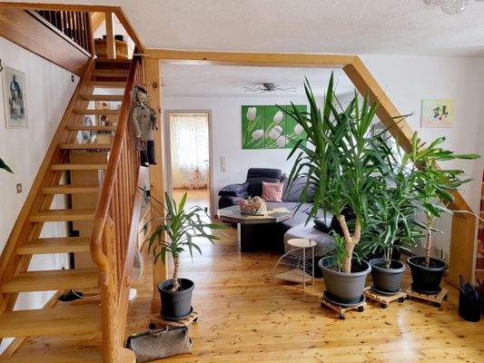 großes Wohnzimmer der Eigentümerwohnung