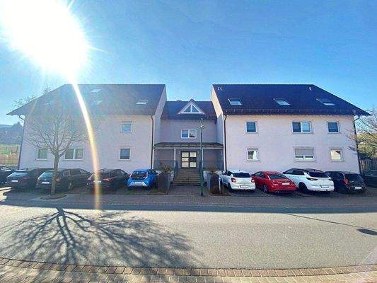 Hausansicht (mit 2 Kfz-Stellplätzen)