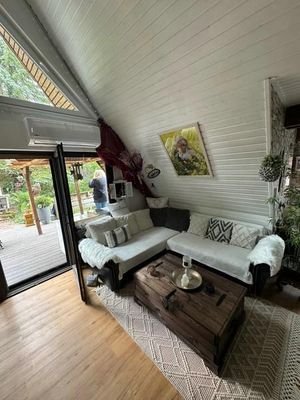 11 innen mit Balkon Küche Bad etc (3)