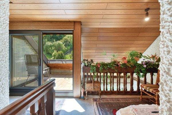 DG2, Galerie &amp; S-Balkon