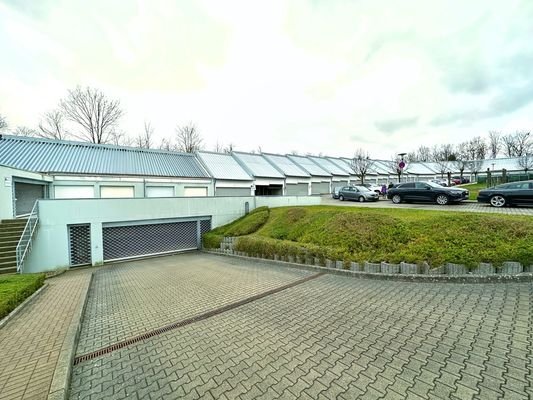 Garagenein- und ausfahrt