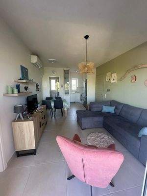 Kreta, Maleme: Erdgeschosswohnung zu verkaufen, nur wenige Schritte vom Strand entfernt