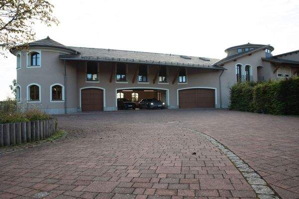 Villaansicht vom Hofbereich