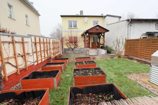 Haus gartenseitig