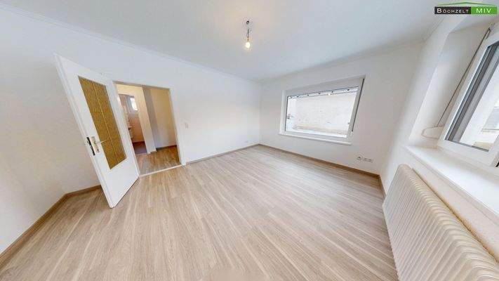 Wohn- oder Schlafzimmer EG