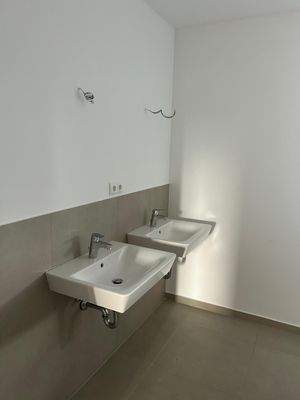 Waschbecken im Vollbad (1. OG)