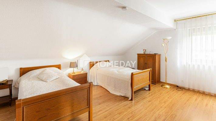 1. OG Schlafzimmer 1