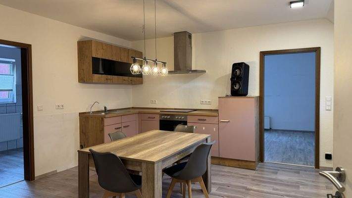 Küche mit Essbereich im OG