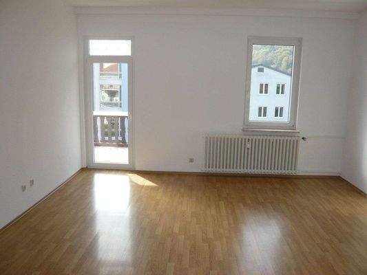 Wohnzimmer mit Balkon