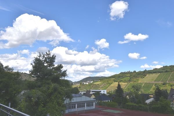 Aussicht von Wohnbereich und Balkon 