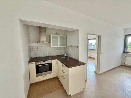 Moderne offene Küche vor Renovierung