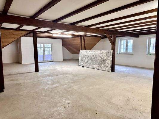 Noch nicht ausgebautes Dachstudio