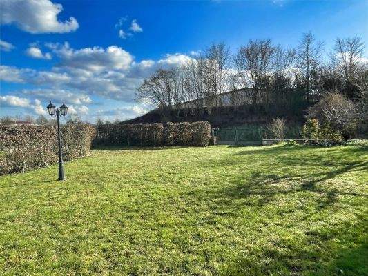 Großzügige Gartenfläche