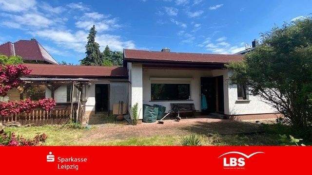 Hausansicht mit Garage