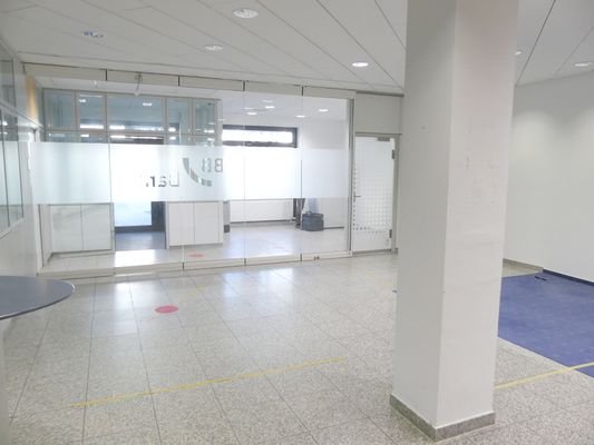 07_Grossraum_Blick_Eingang_Vorraum.JPG