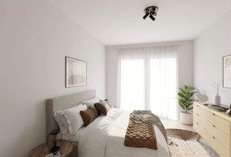 Helles und komfortables Schlafzimmer mit direktem Zugang zum Balkon