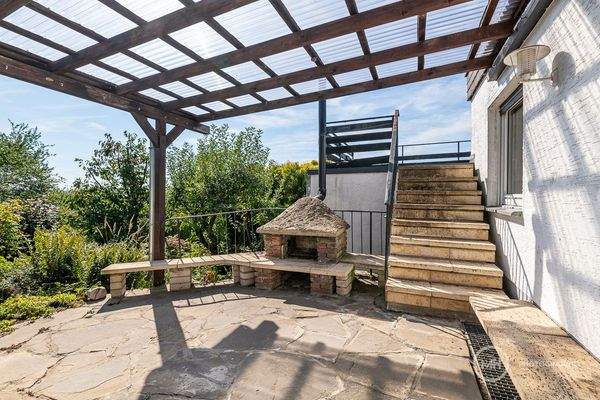 überdachte Sonnenterrasse