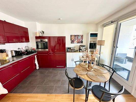 Küche mit Einbauküche