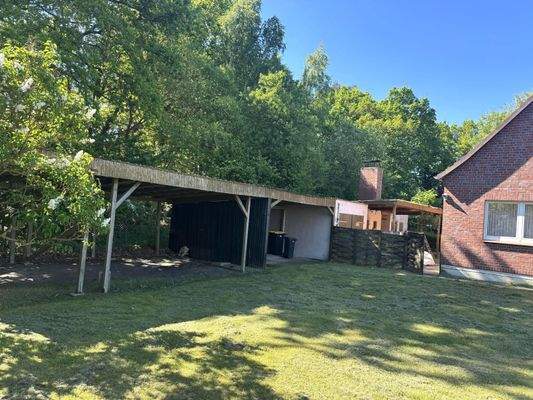 Carports und Nebengebäude