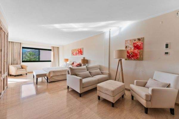 Master bedroom in apartment in Bendinat 3