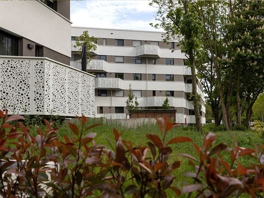 Grün duchzogene Außenanlagen