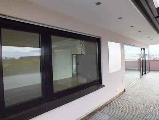 Überdachte Hausfront