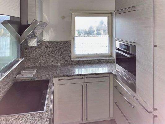 Küche mit Einbauküche