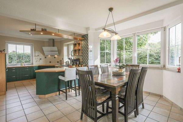 Glaserker und Küche