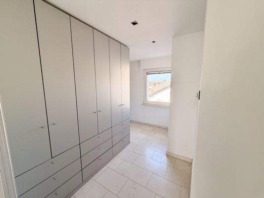 OG - Ankleide Bild 1