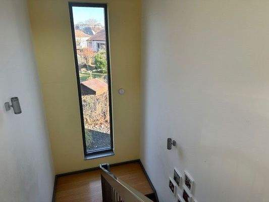 Treppe-mit-Lichtband